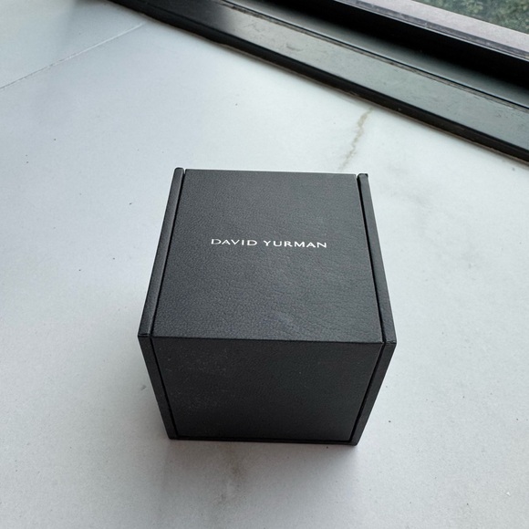 Elegant Silver Ring with Black Stone - Picture 3 of 9